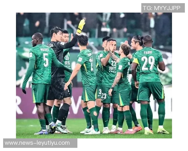 中超联赛第三十轮精彩对决北京国安迎战梅州客家全力争胜 中超联赛第三十轮精彩对决北京国安迎战梅州客家全力争胜